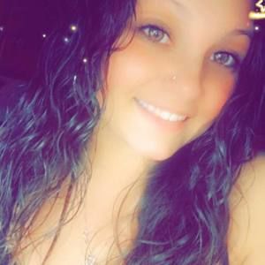 Meet your Posher, Dominique